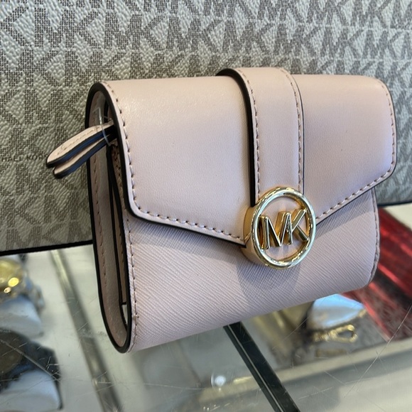 MICHAEL KORS
Carmen Medium Faux Leather Wallet
Powder Blush 
NWT - Picture 16 of 16